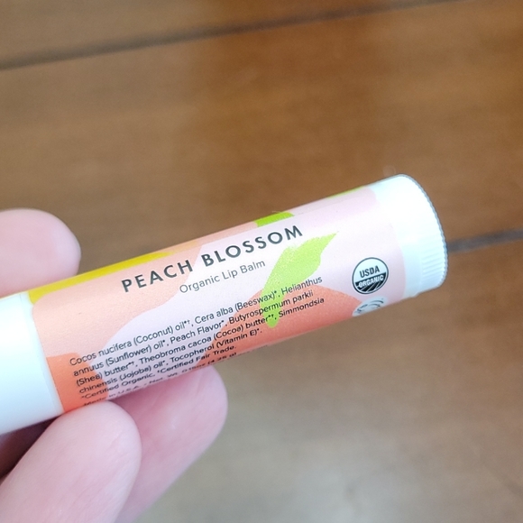 🍑 LASTING SMILES LIP BALM - Picture 2 of 4